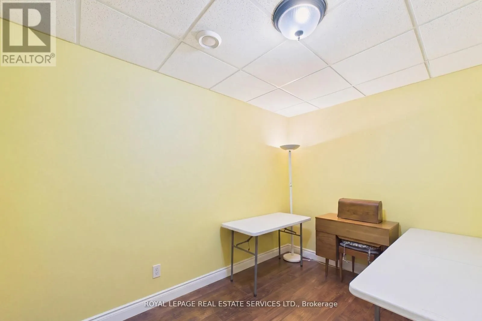 1045 TOWER CRESCENT