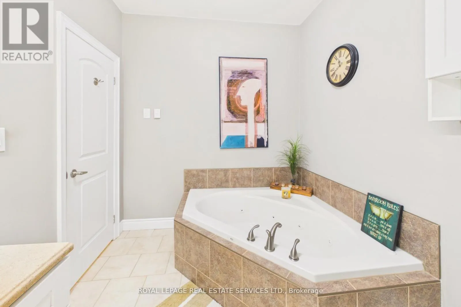1045 TOWER CRESCENT