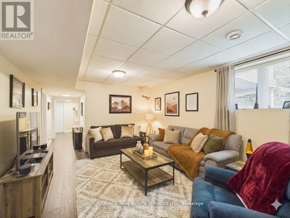 1045 TOWER CRESCENT