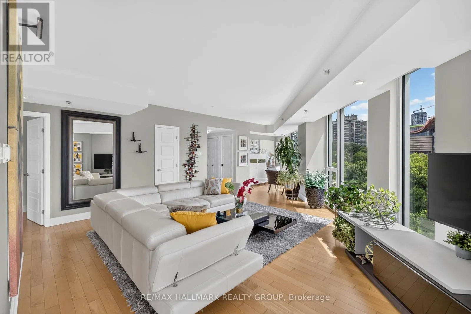 617 - 300 C LETT STREET