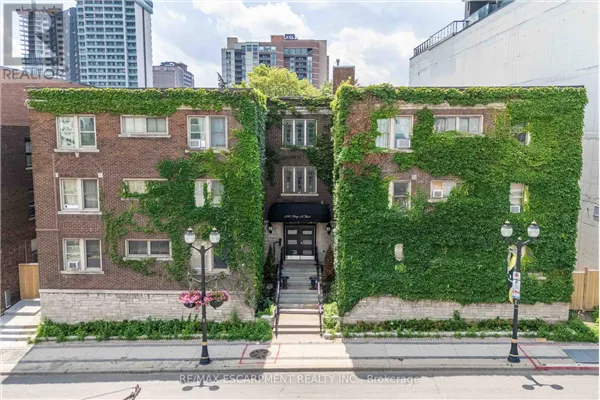 4 - 285 KING STREET W