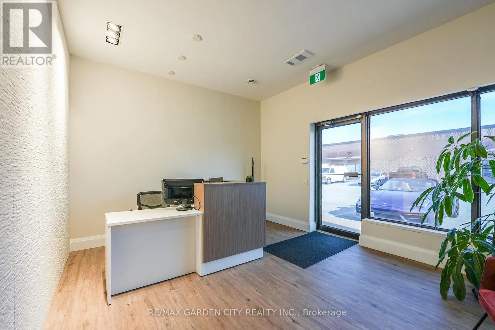 4 - 4696 BARTLETT ROAD #4