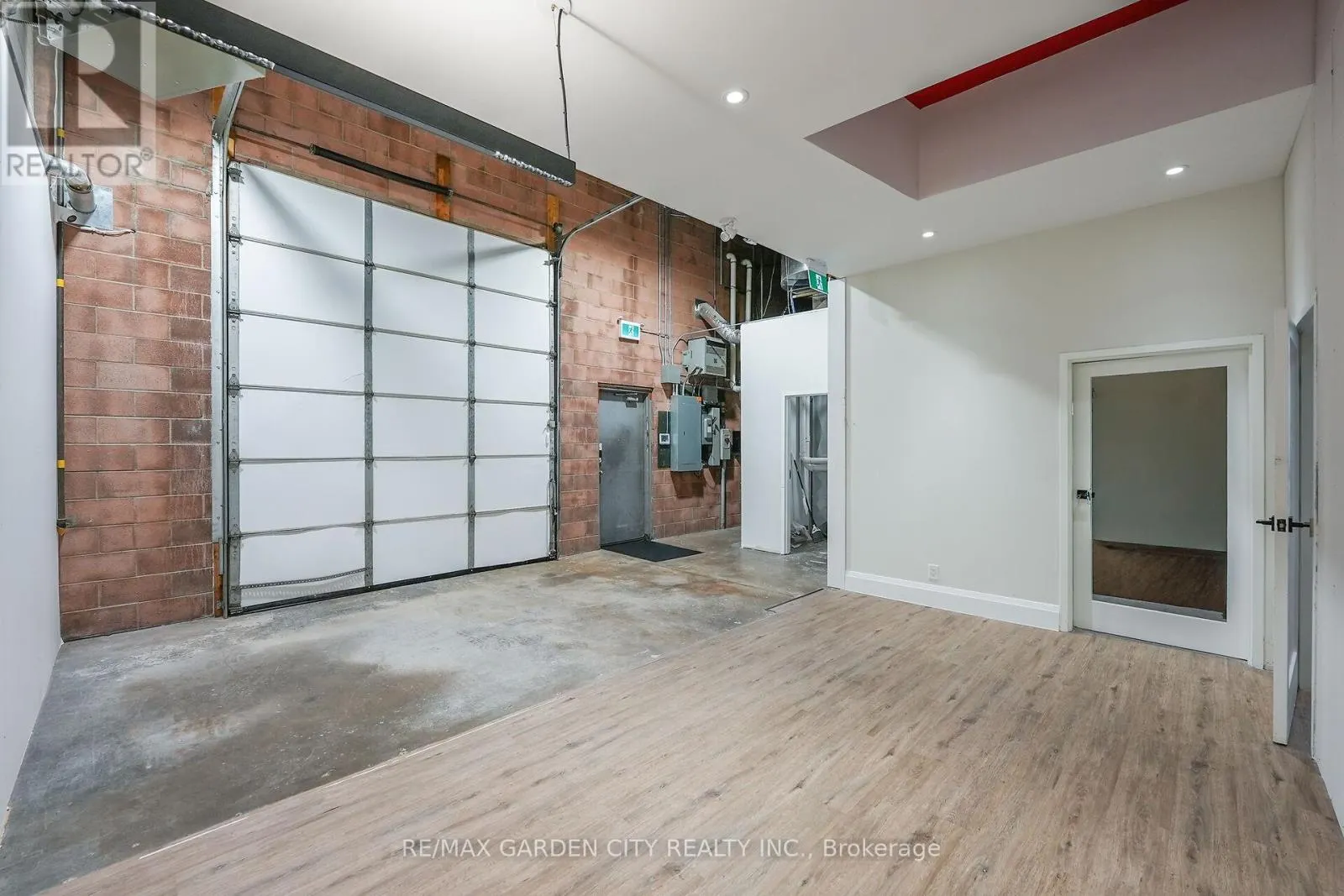 4 - 4696 BARTLETT ROAD #4