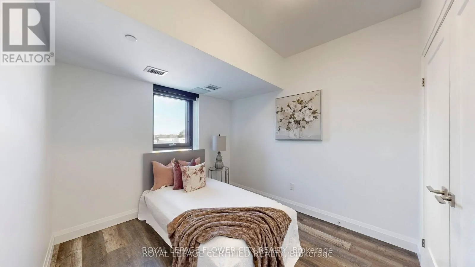 411 - 332 GOSLING GARDENS