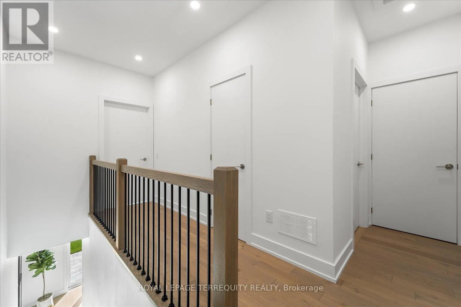 37 ROCKMOUNT CRESCENT