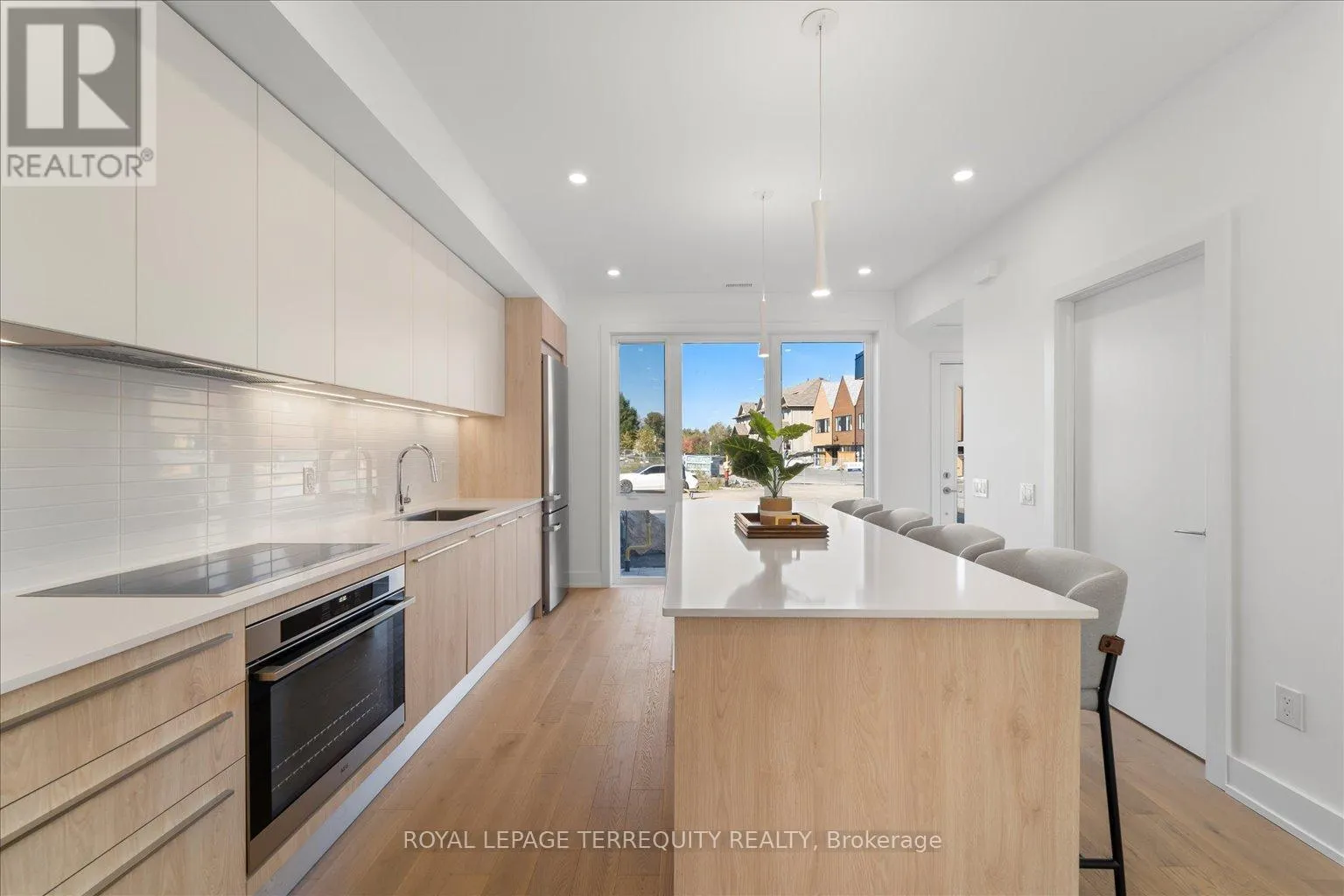 37 ROCKMOUNT CRESCENT