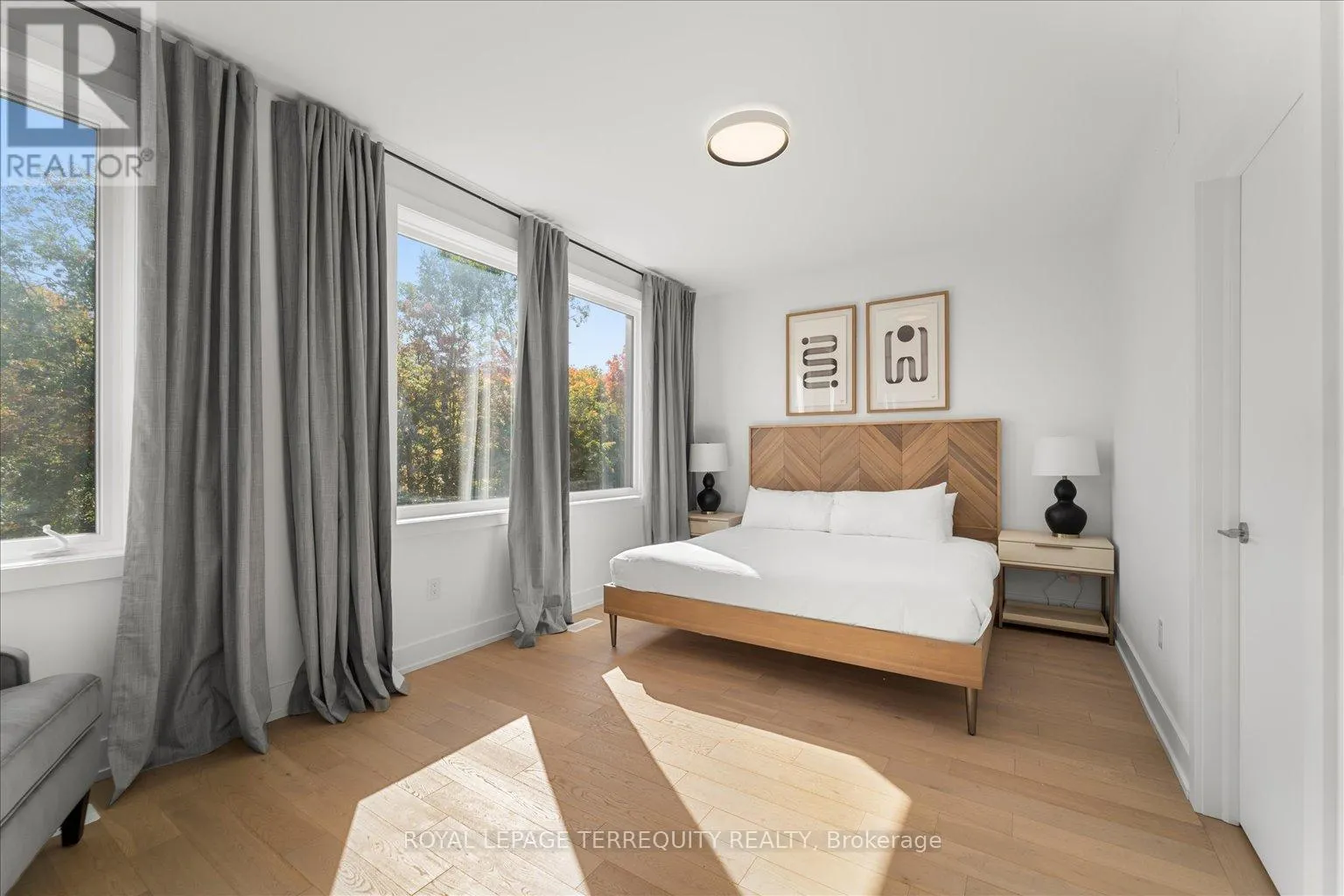 37 ROCKMOUNT CRESCENT