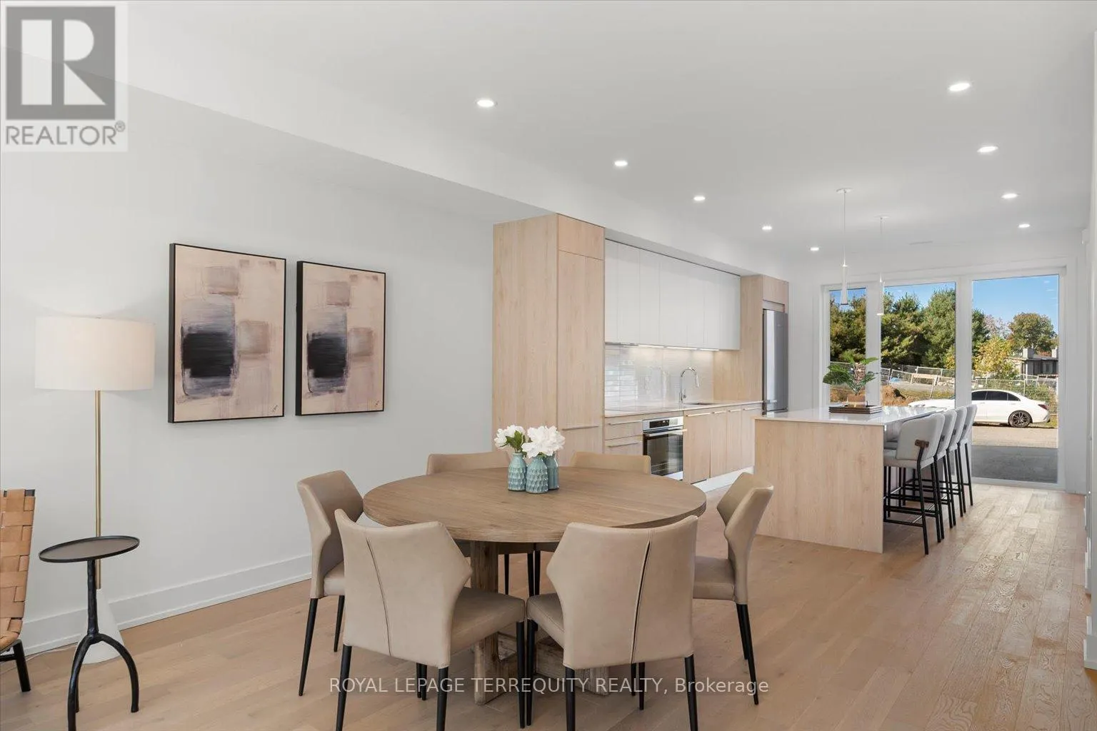 37 ROCKMOUNT CRESCENT
