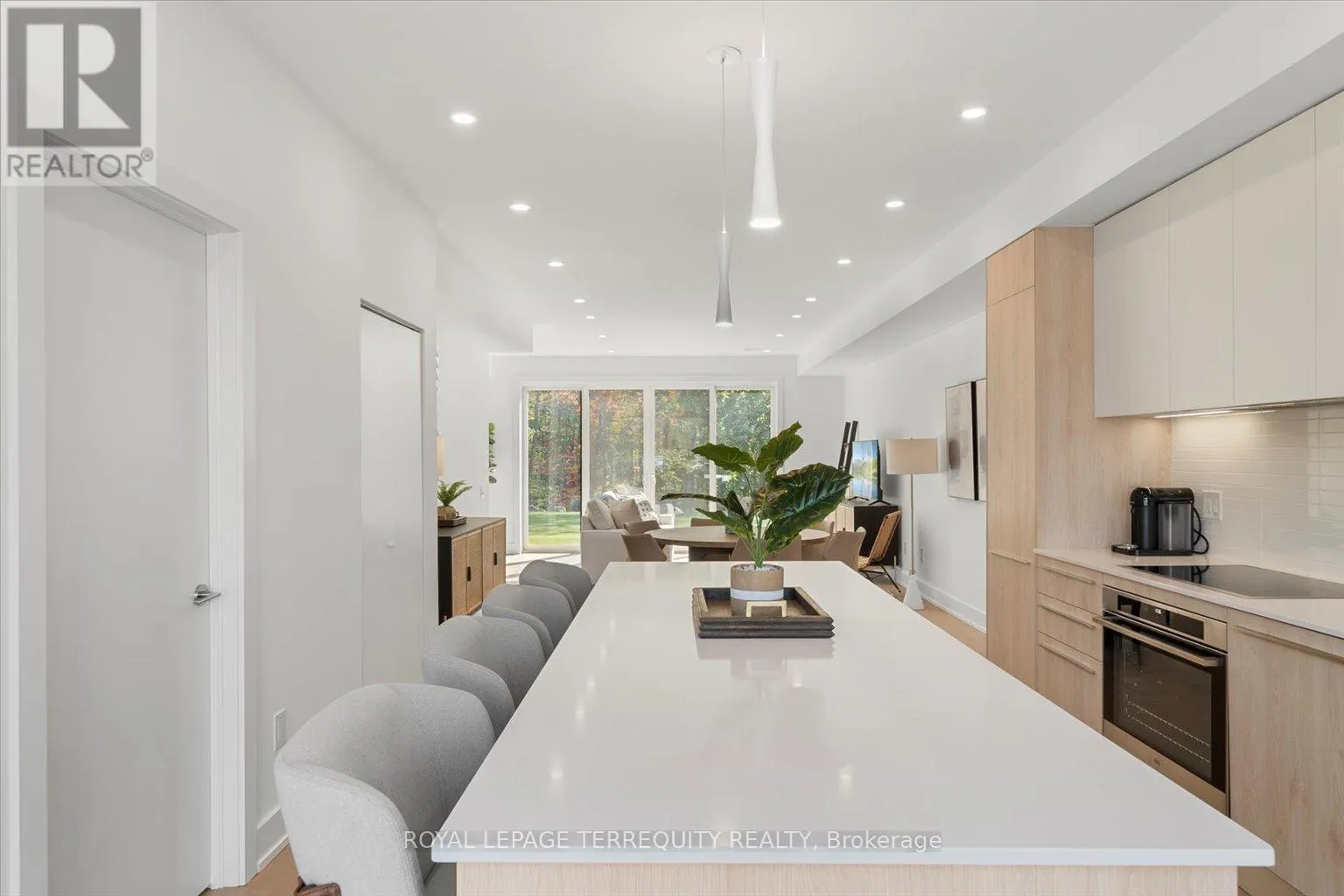 37 ROCKMOUNT CRESCENT