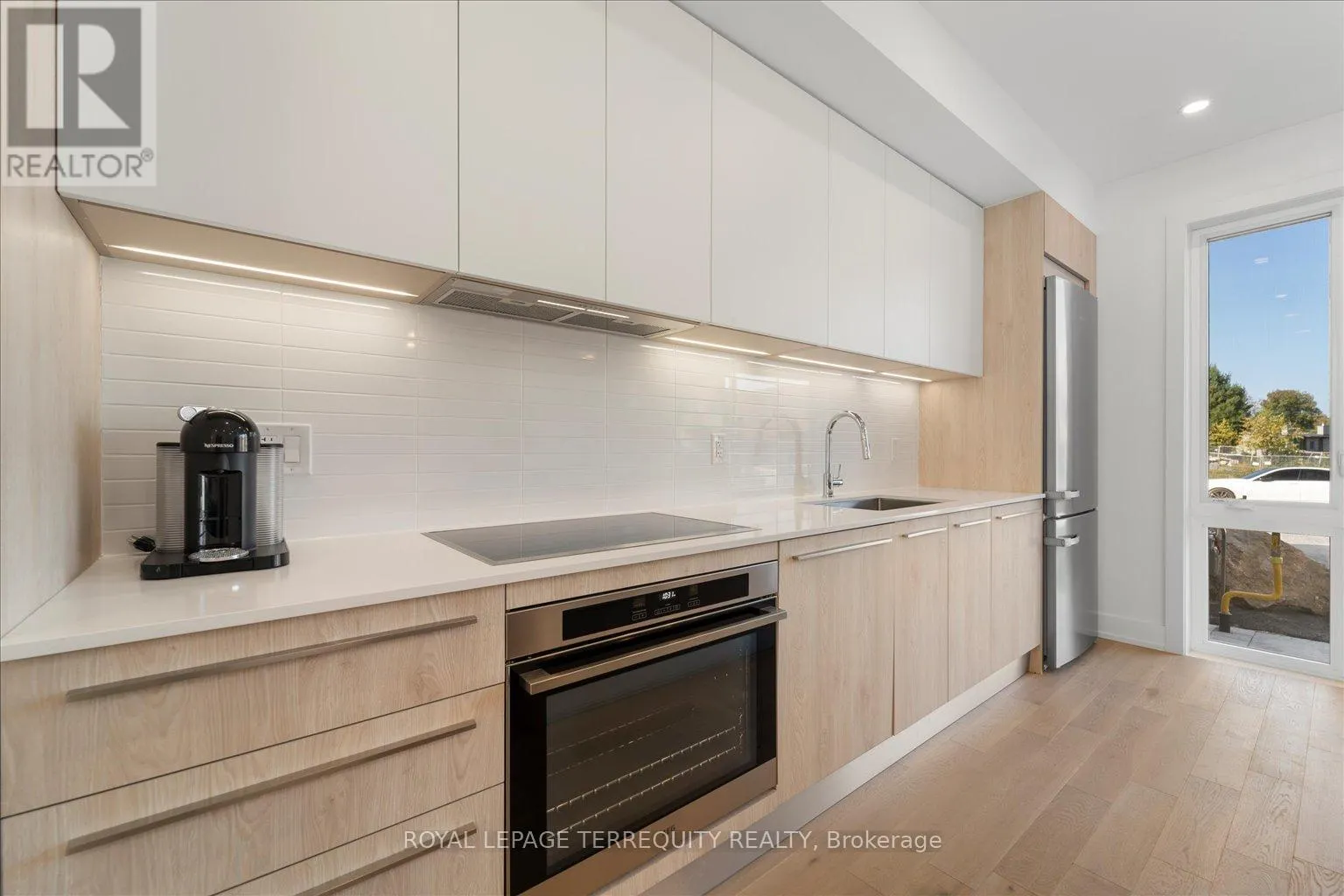 37 ROCKMOUNT CRESCENT