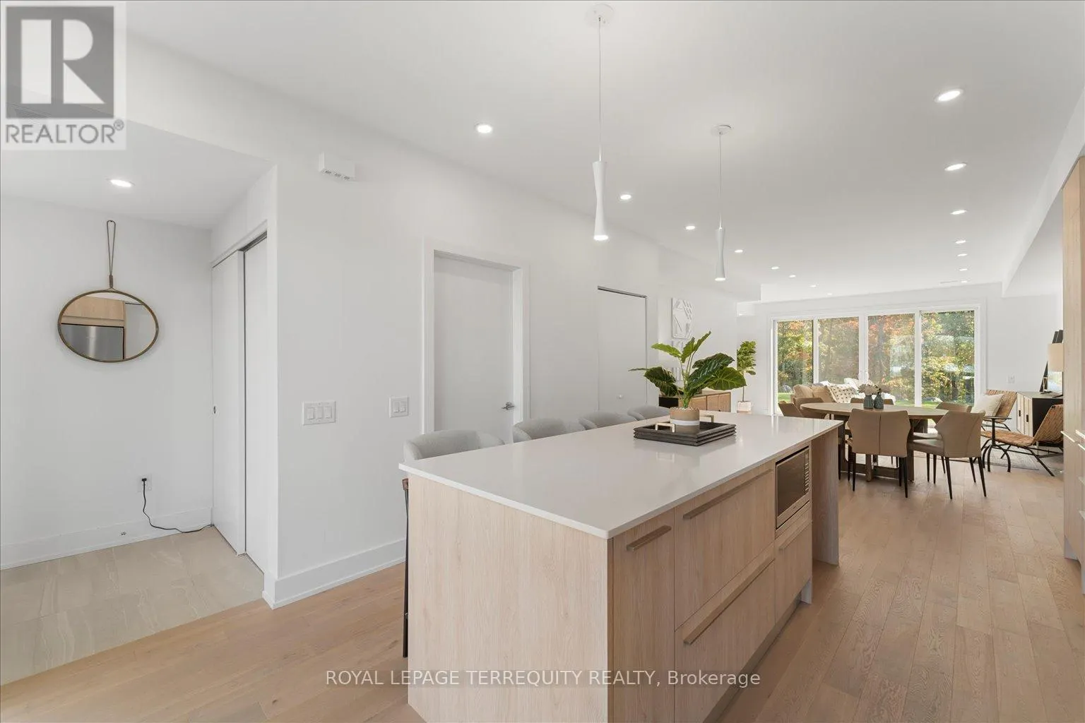 37 ROCKMOUNT CRESCENT
