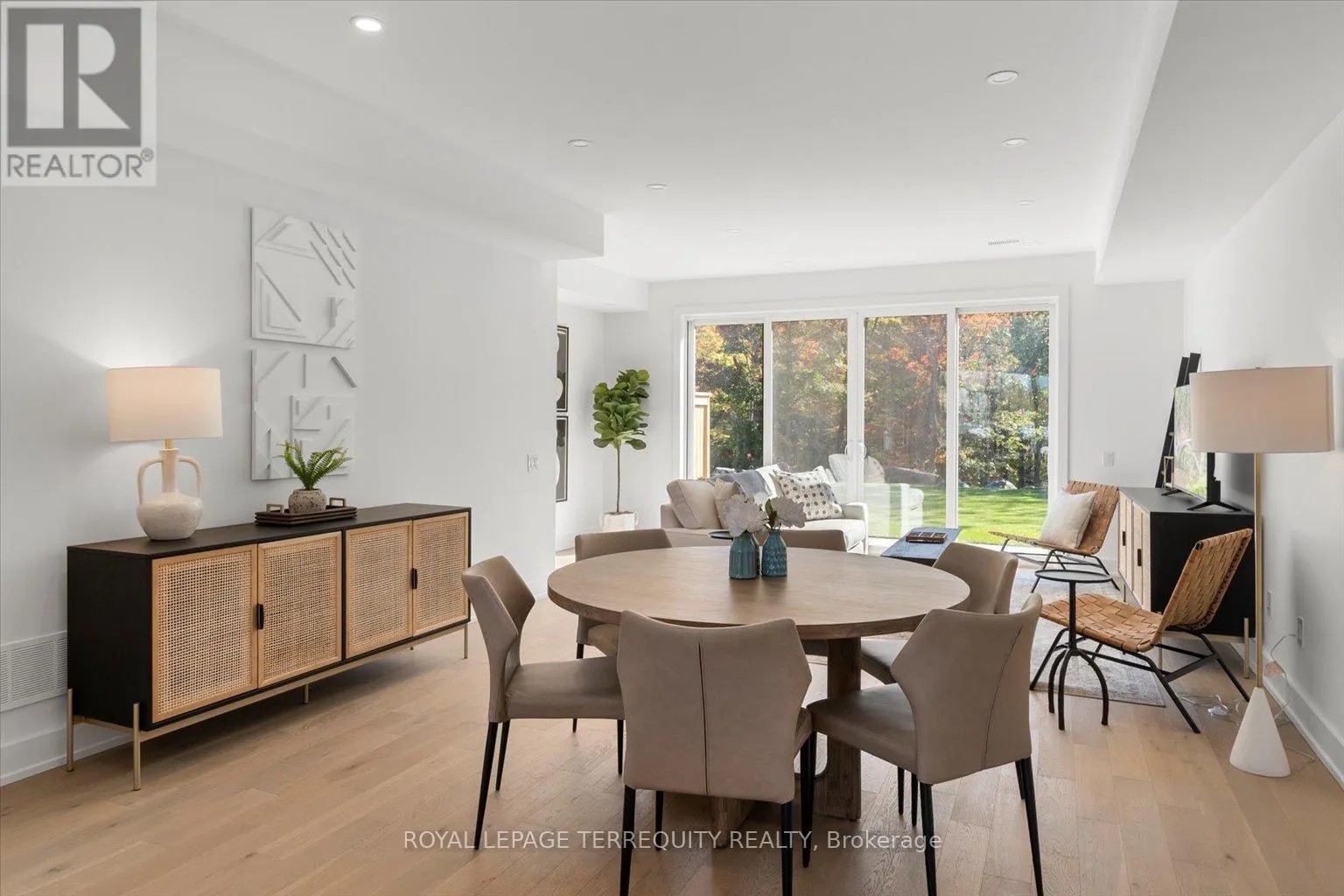 37 ROCKMOUNT CRESCENT