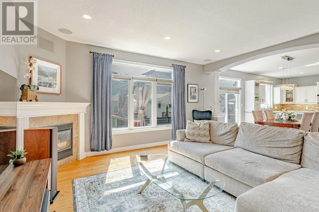 560 LAKEVIEW DRIVE