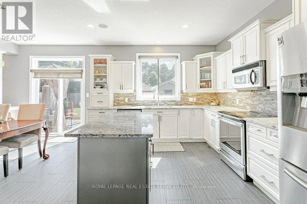 560 LAKEVIEW DRIVE