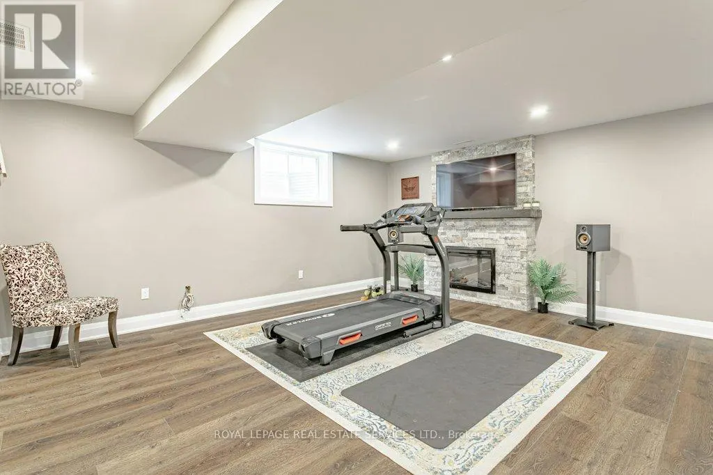 560 LAKEVIEW DRIVE