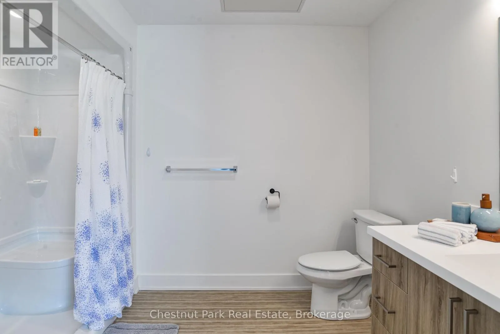 (STUDIO SUITE) - 520 ISAAC STREET