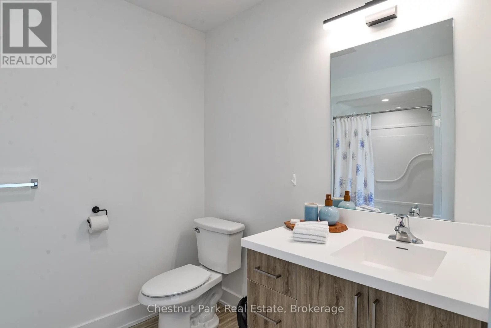 (STUDIO SUITE) - 520 ISAAC STREET