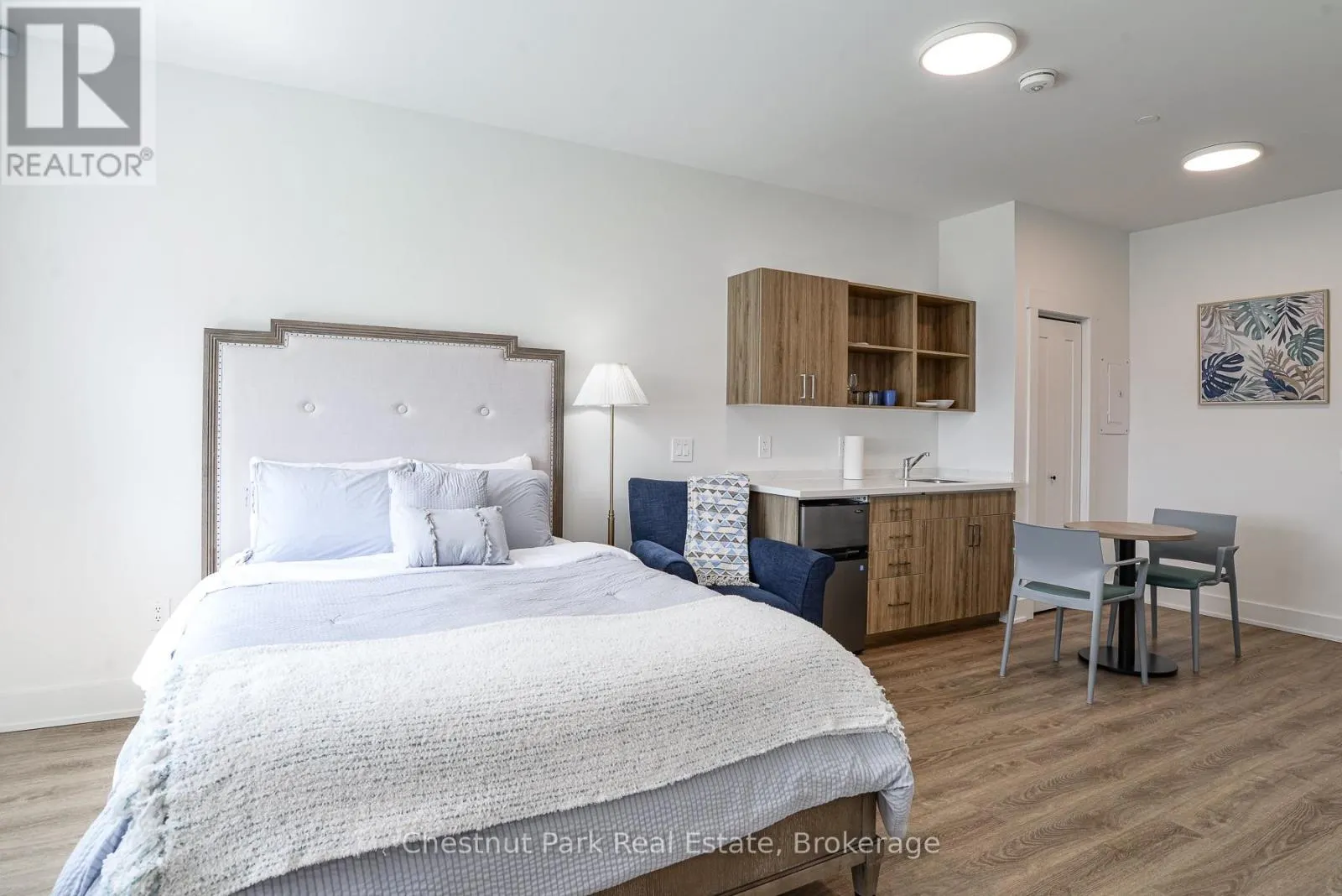 (STUDIO SUITE) - 520 ISAAC STREET