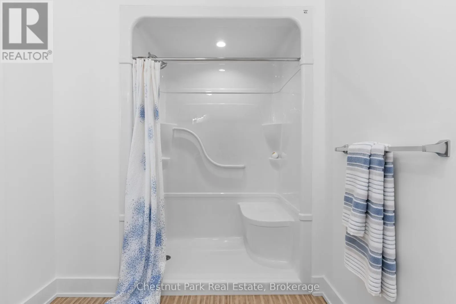 (STUDIO SUITE) - 520 ISAAC STREET