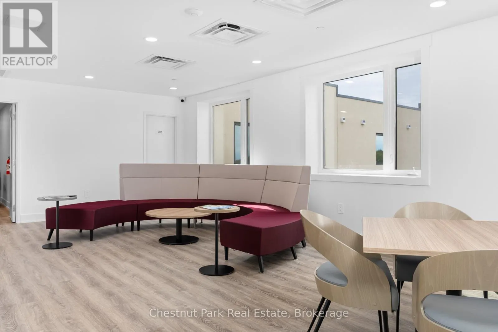 (STUDIO SUITE) - 520 ISAAC STREET