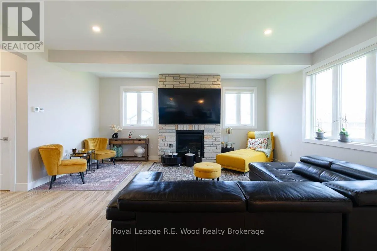 72 TRAILVIEW DRIVE E