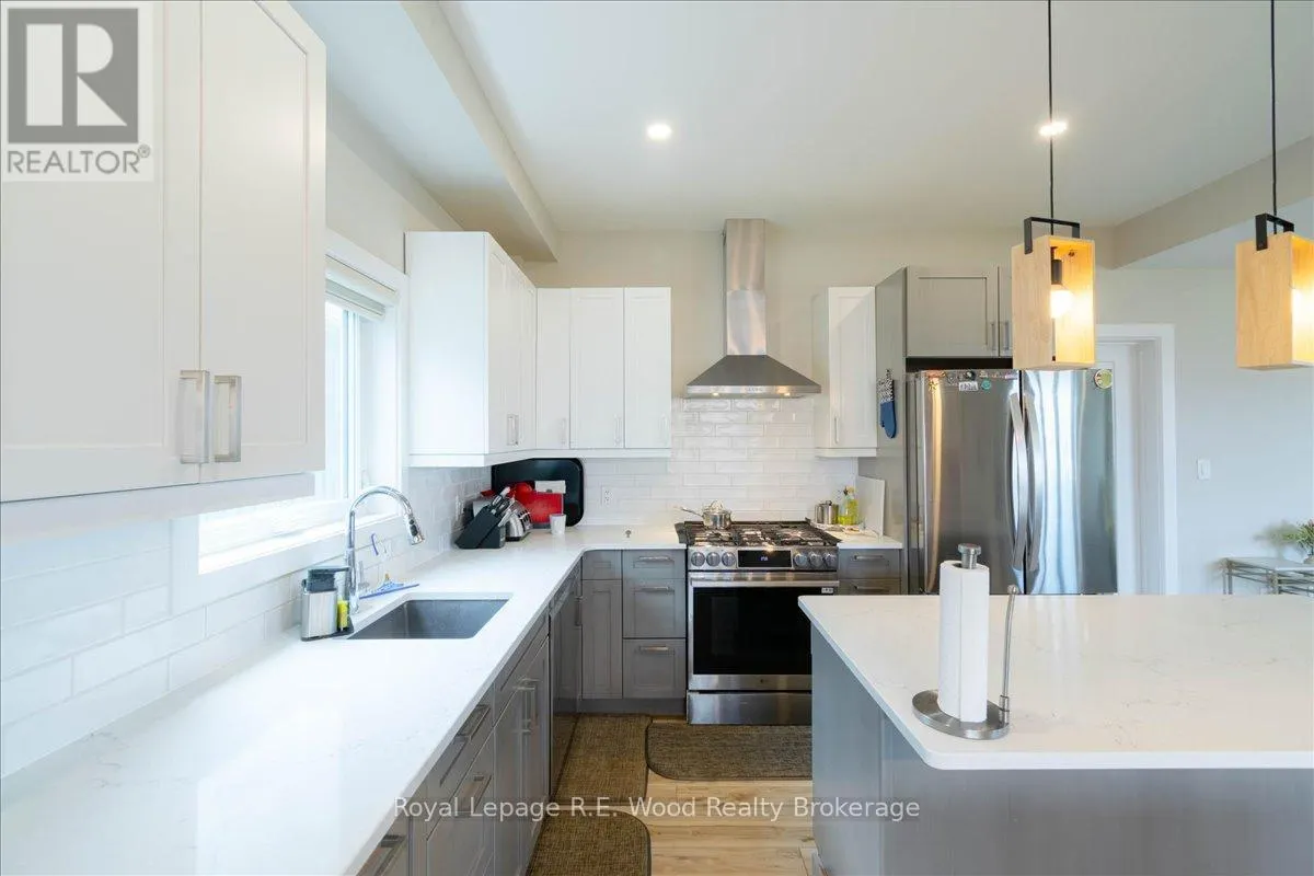 72 TRAILVIEW DRIVE E