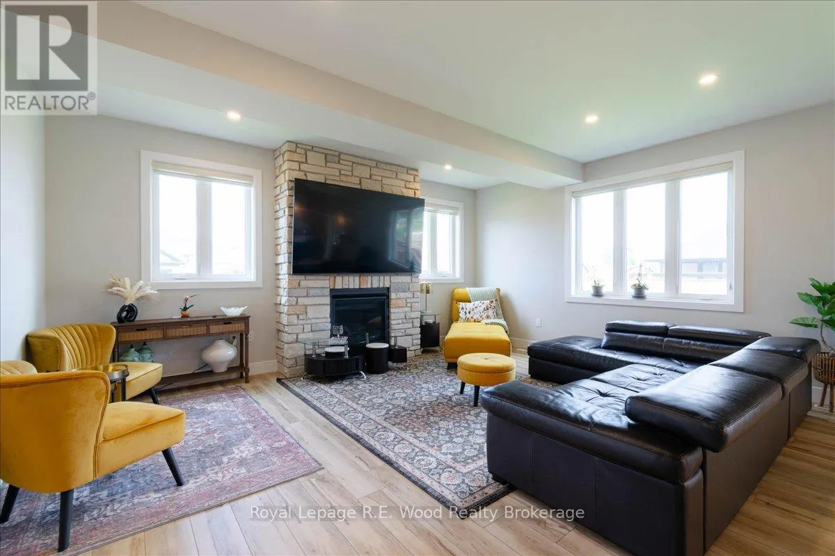 72 TRAILVIEW DRIVE E