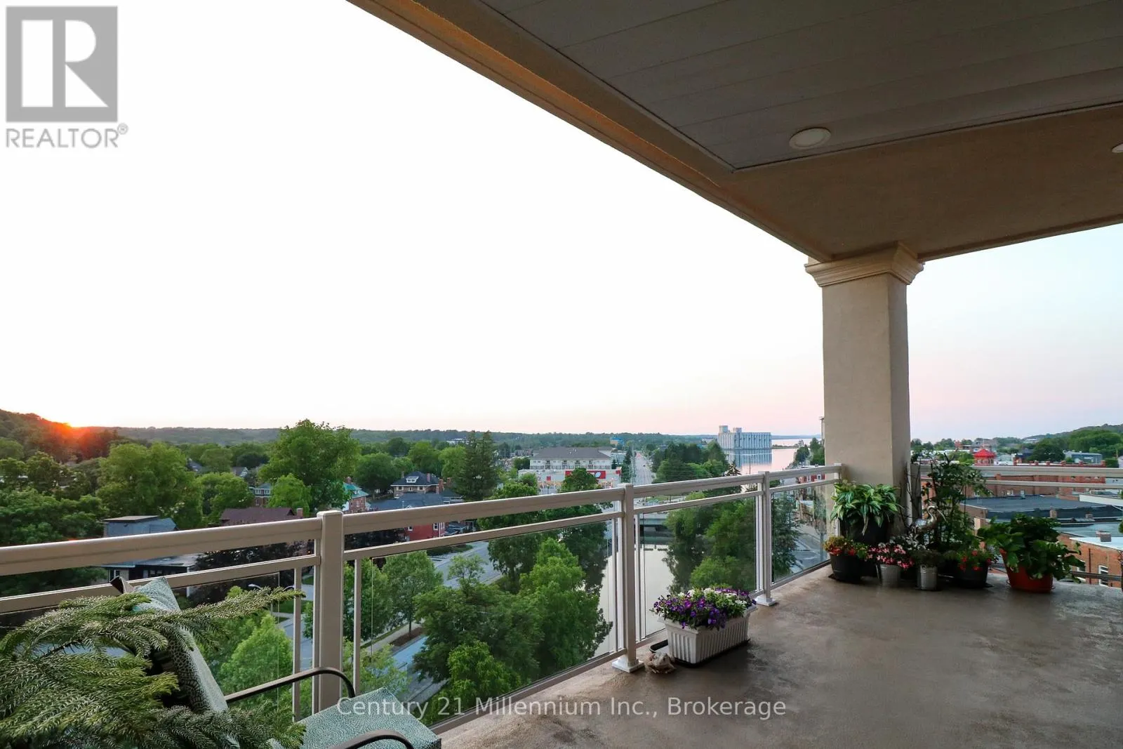 604 - 80 9TH STREET E #604