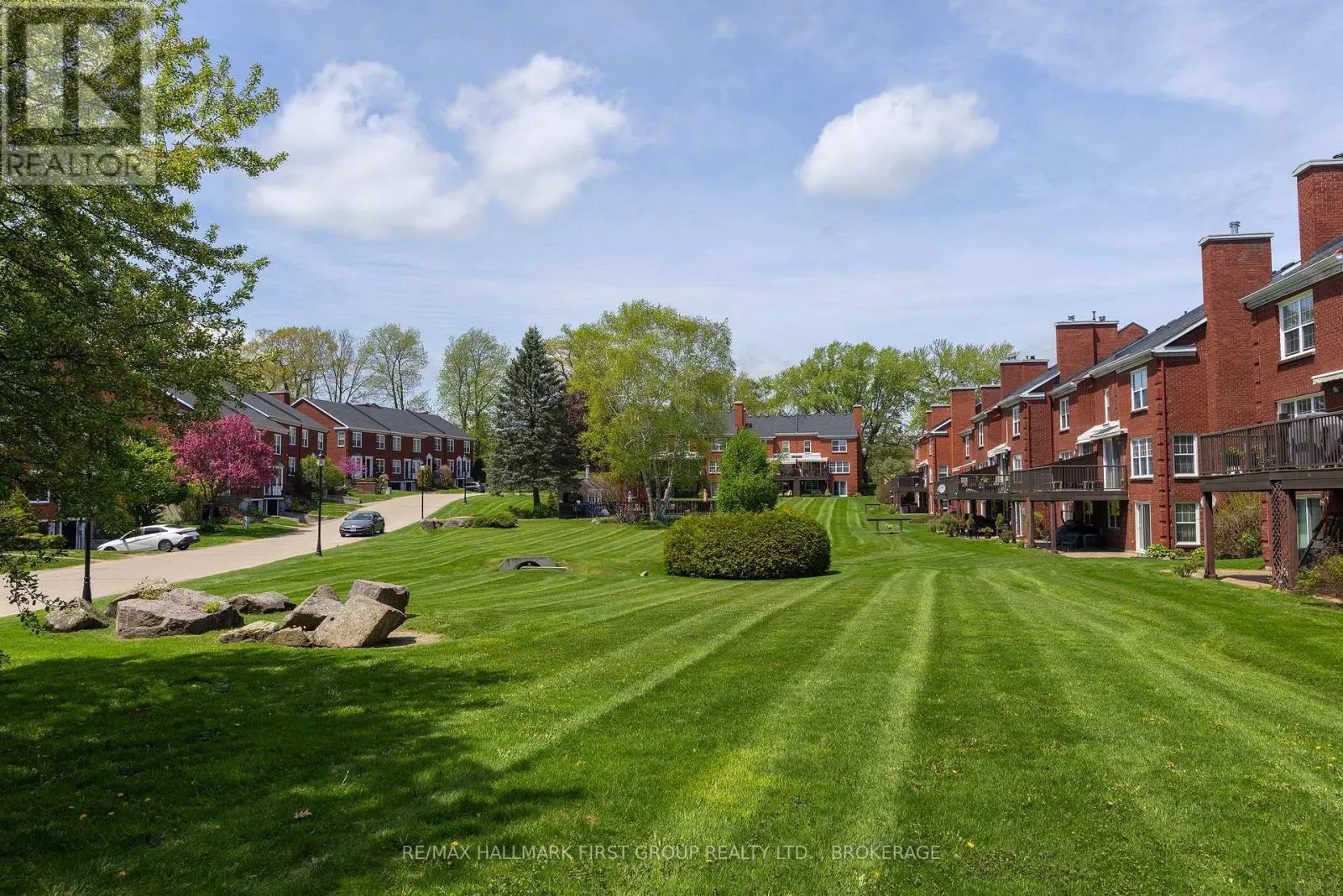 15 COUNTRY CLUB PLACE