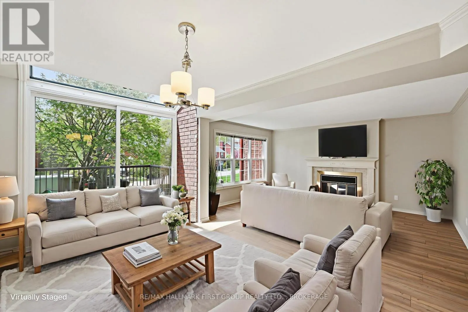 15 COUNTRY CLUB PLACE