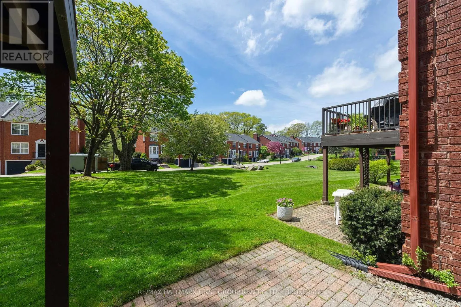 15 COUNTRY CLUB PLACE