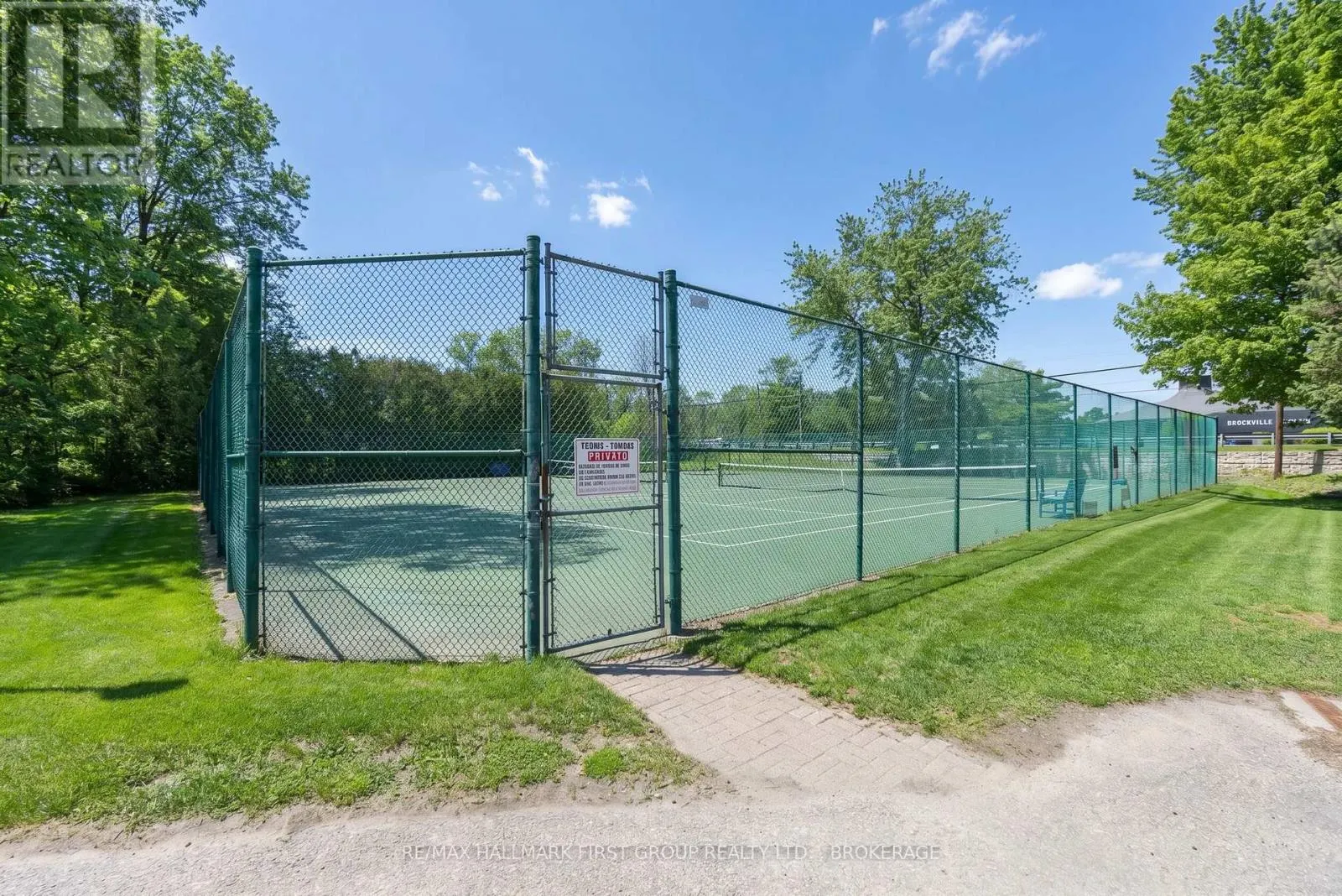 15 COUNTRY CLUB PLACE