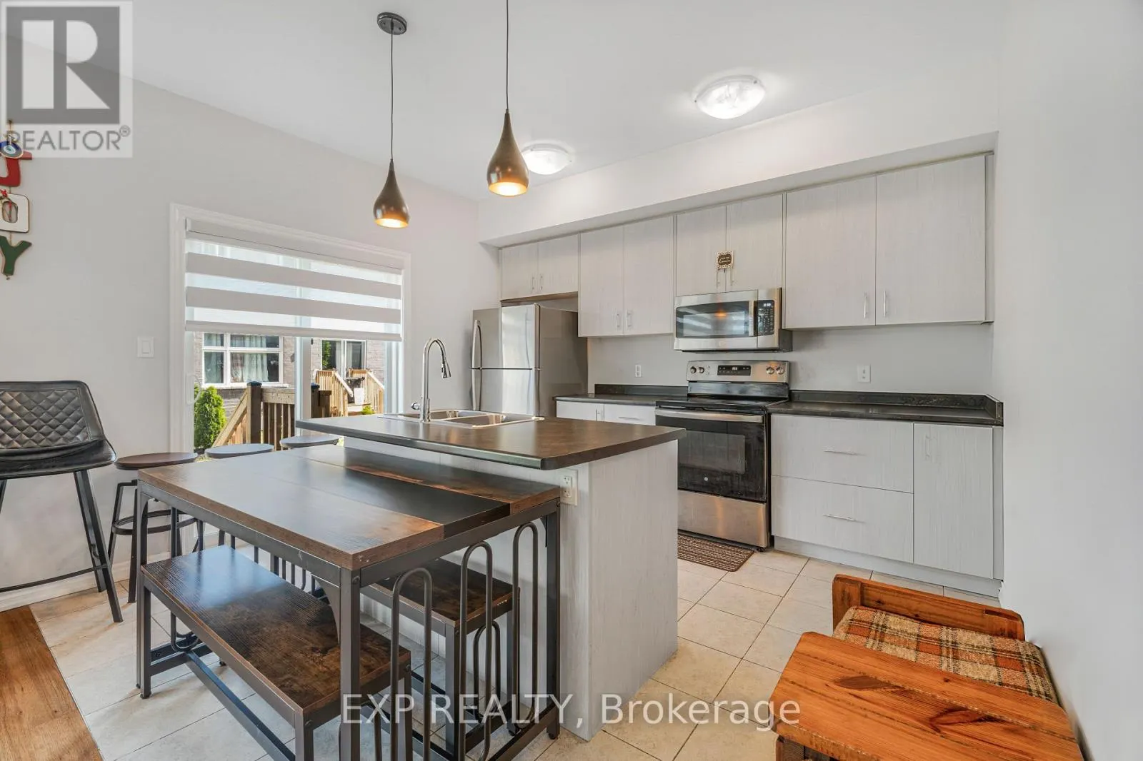 28 - 5672 DORCHESTER ROAD