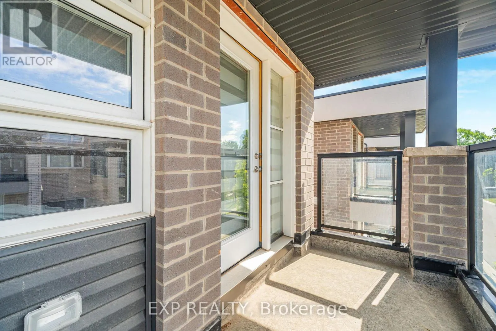 28 - 5672 DORCHESTER ROAD