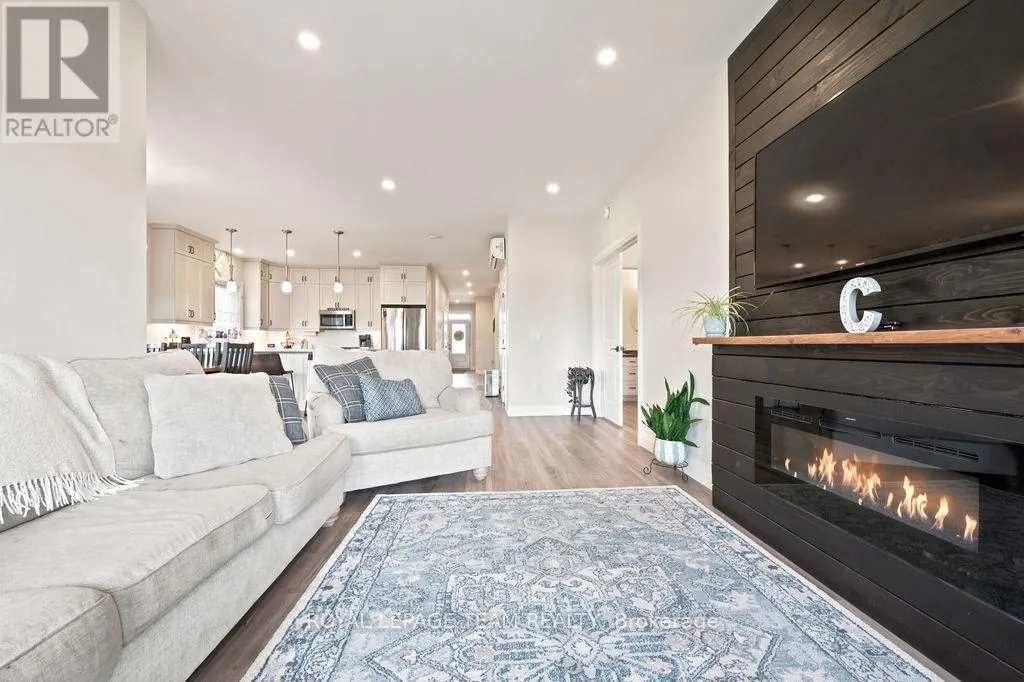 12 BAMAGILLIA STREET E