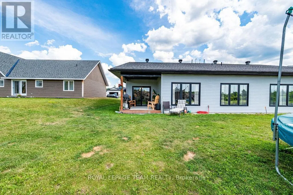 12 BAMAGILLIA STREET E