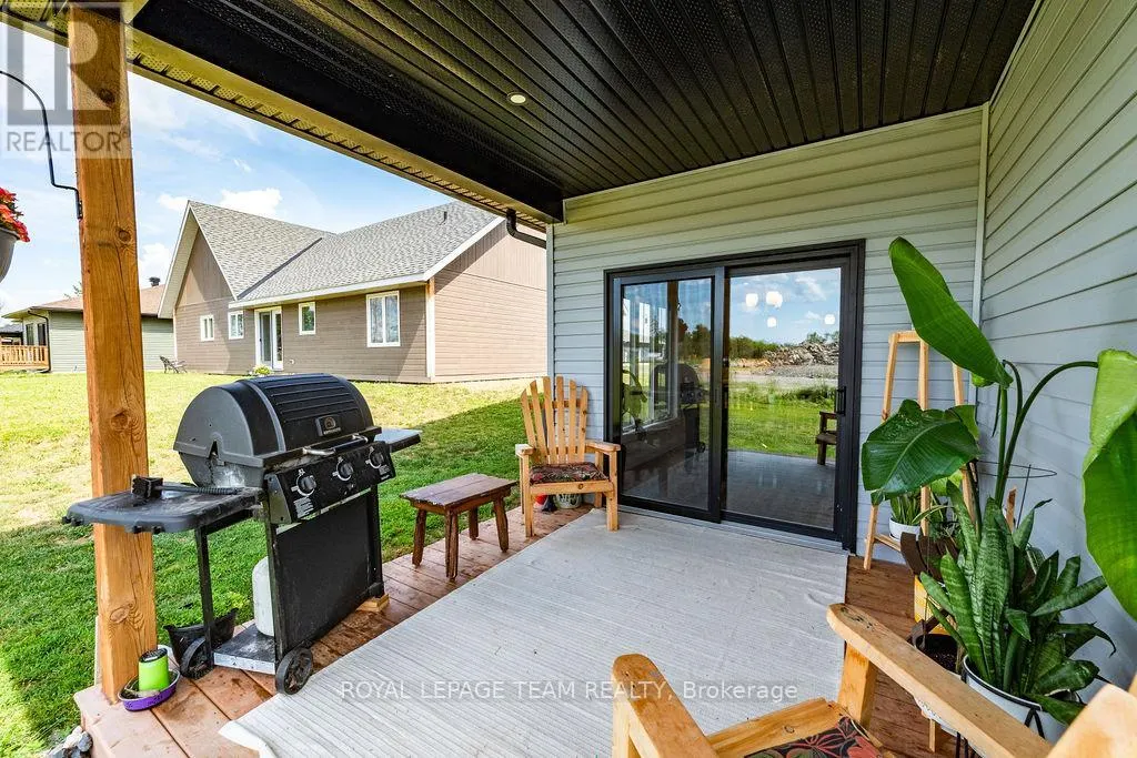 12 BAMAGILLIA STREET E