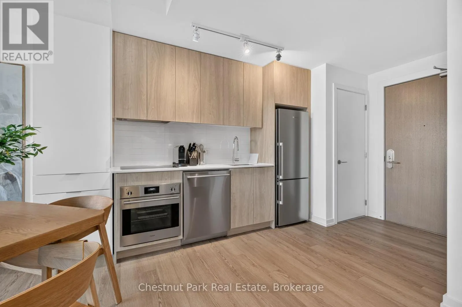 #513 - 100 CARRICK TRAIL ##513