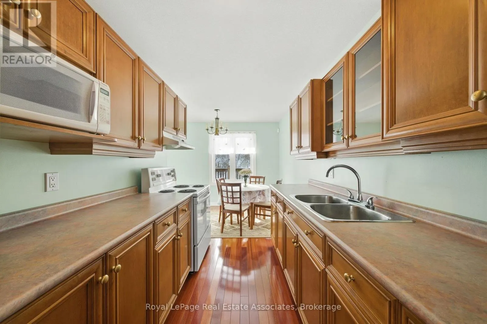 86 RIDGE ROAD E