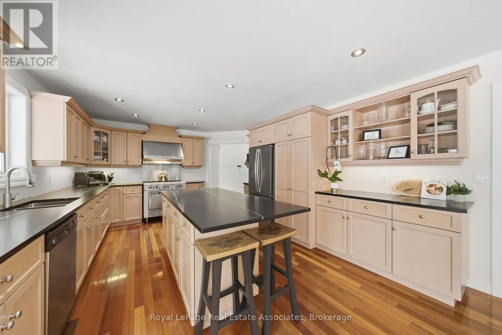 86 RIDGE ROAD E