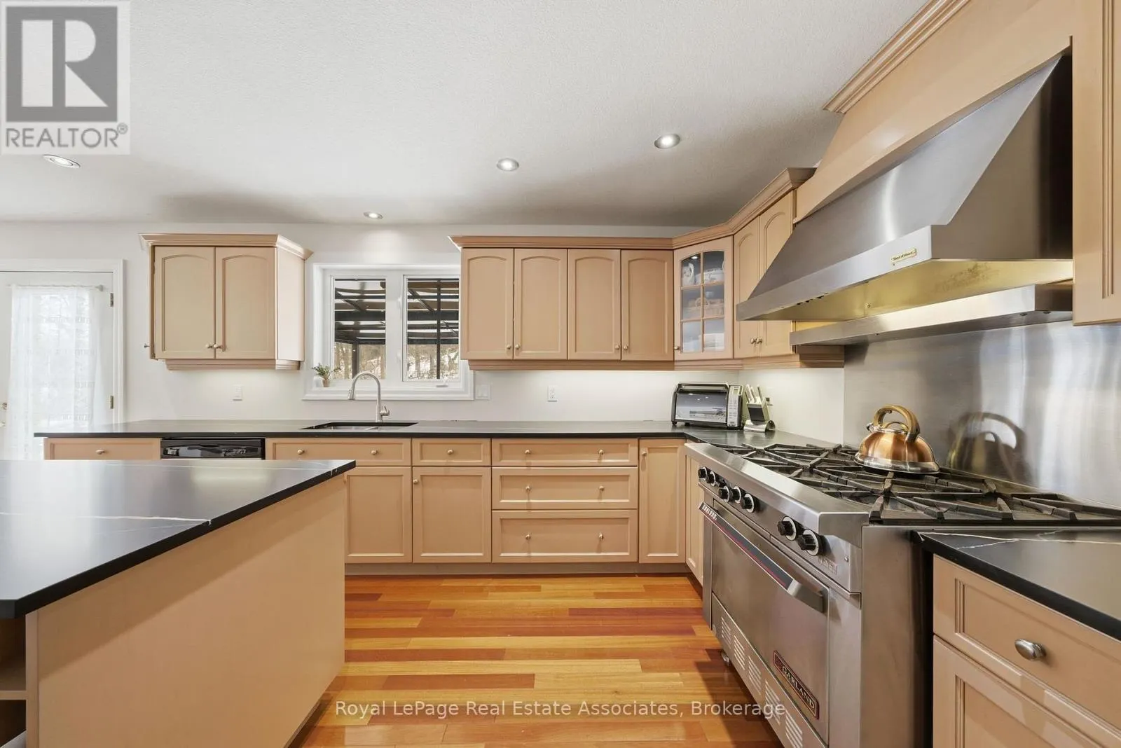 86 RIDGE ROAD E