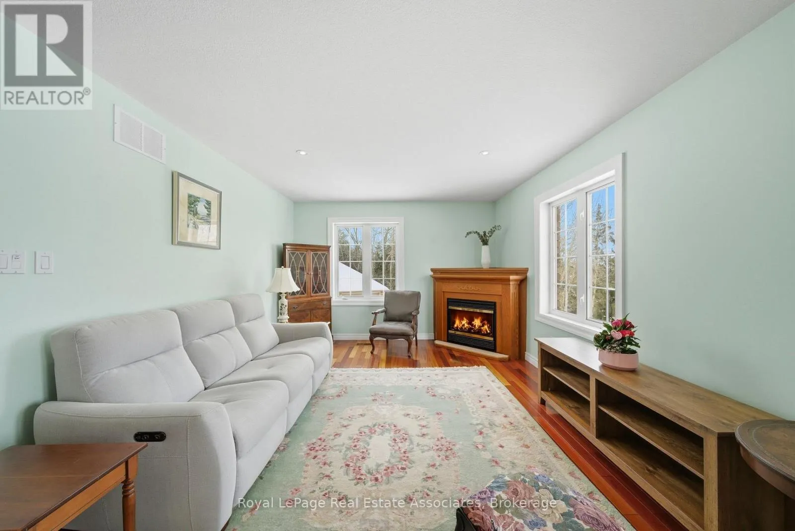86 RIDGE ROAD E