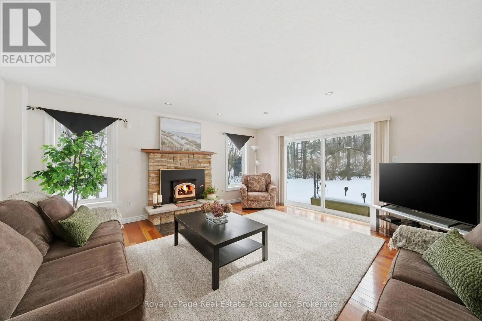 86 RIDGE ROAD E