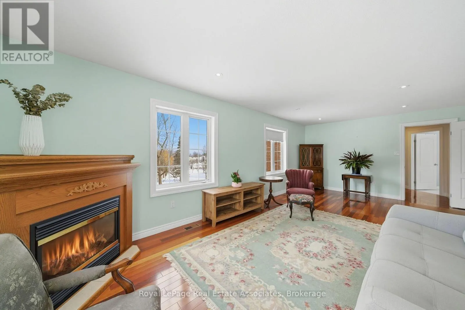 86 RIDGE ROAD E