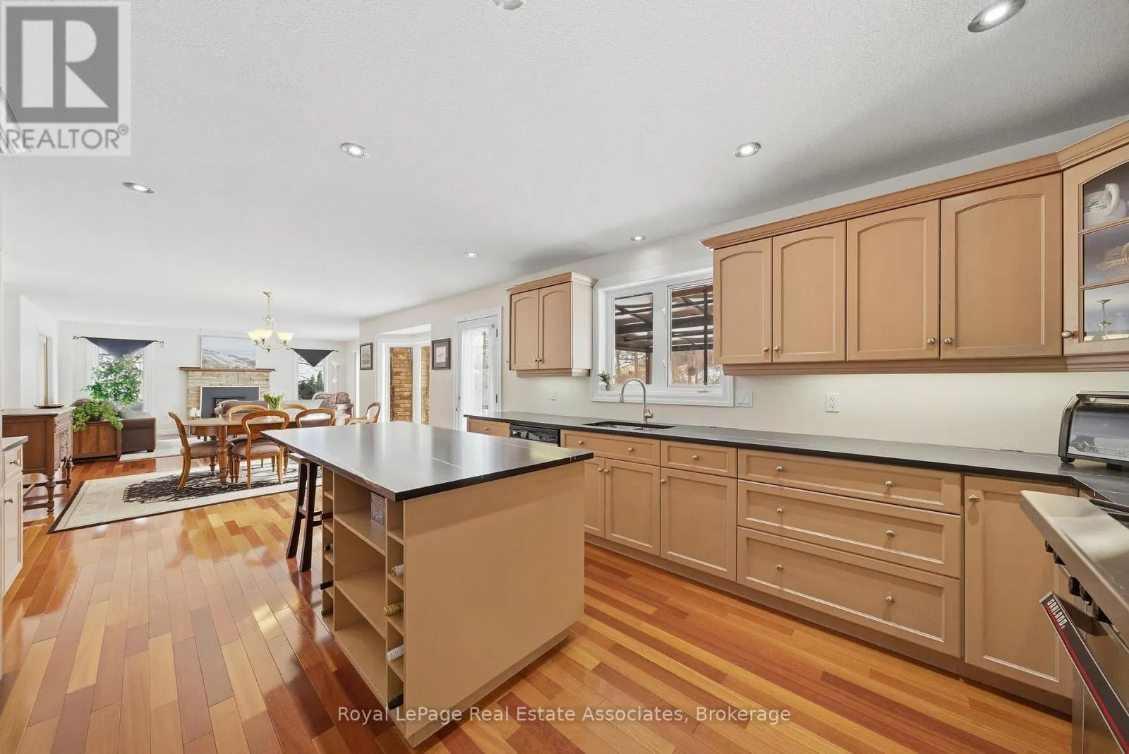 86 RIDGE ROAD E