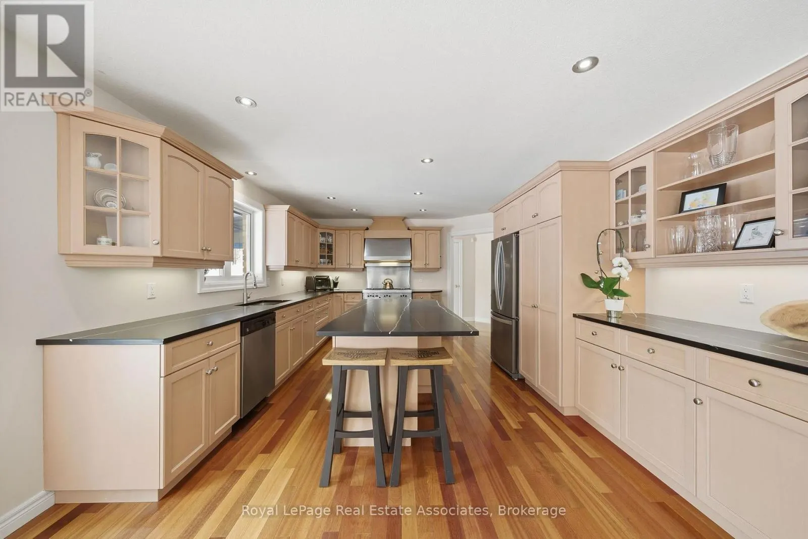 86 RIDGE ROAD E