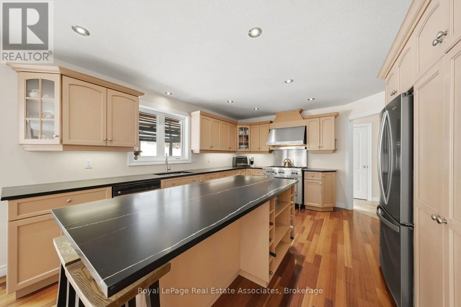 86 RIDGE ROAD E