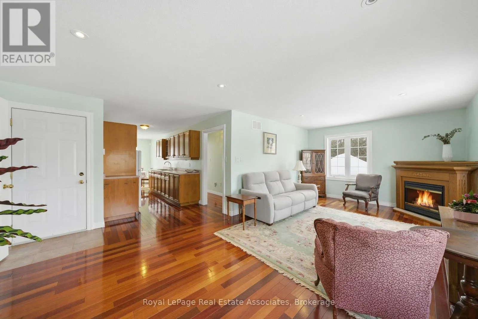 86 RIDGE ROAD E