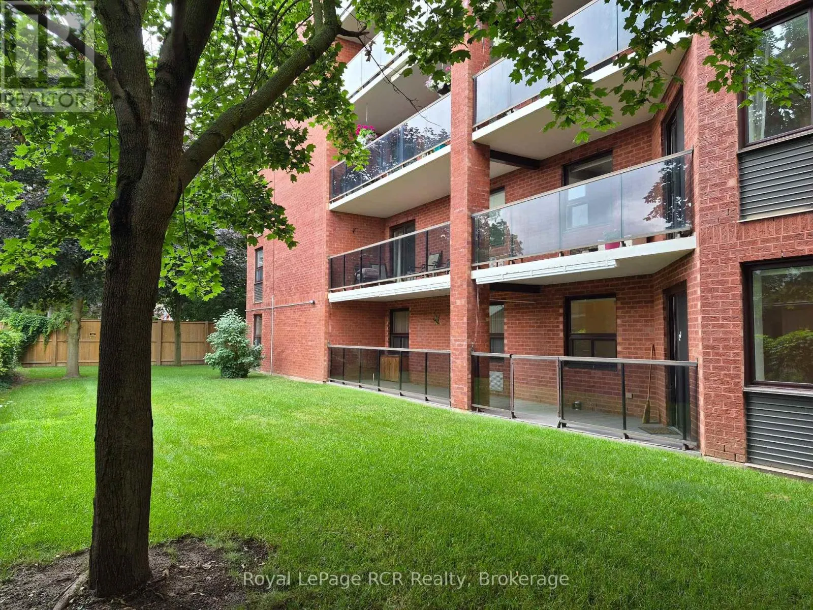 102 - 536 11TH AVENUE #102