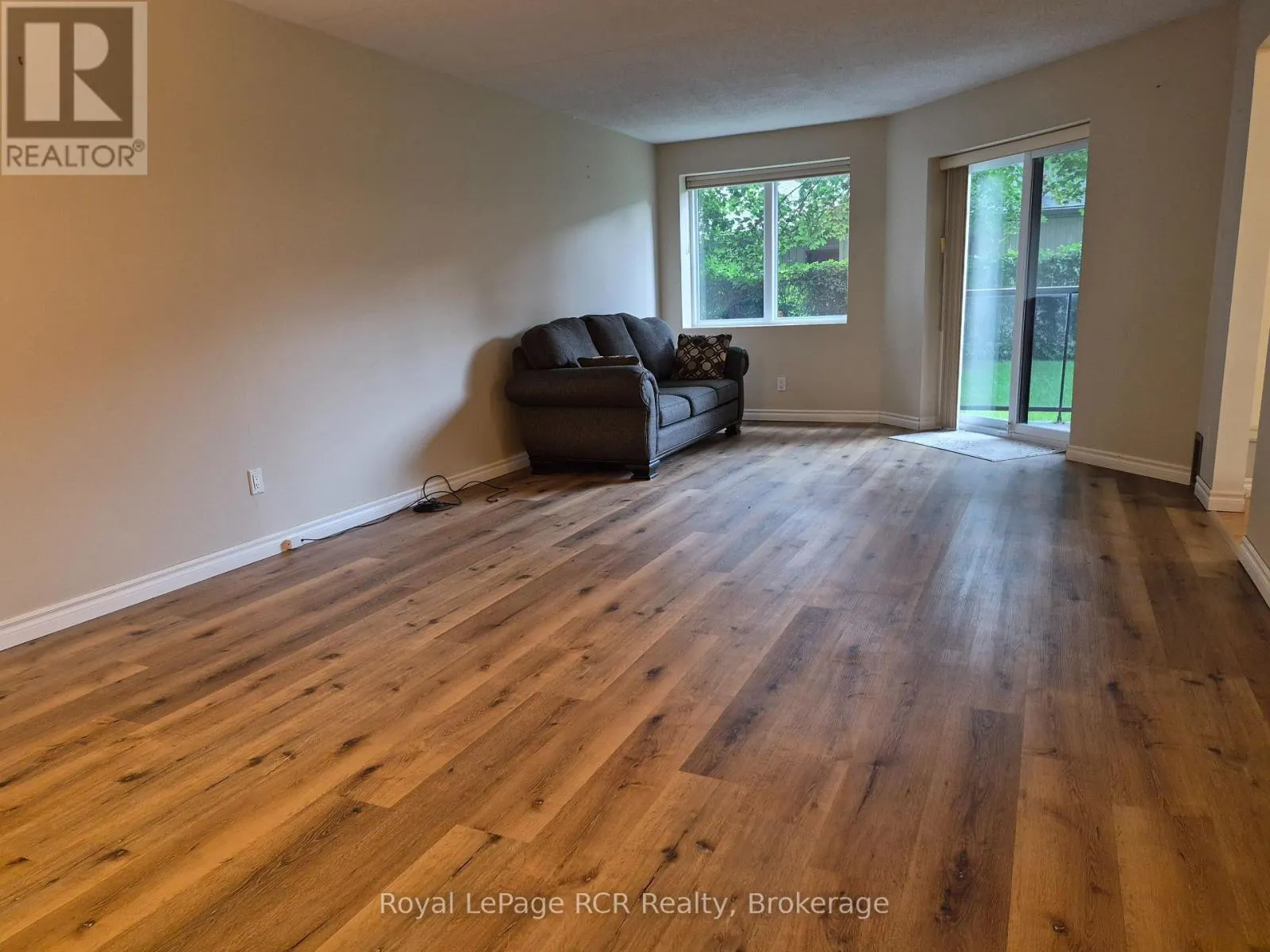 102 - 536 11TH AVENUE #102
